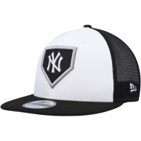 Adult Men's New York Yankees New Era 2022 Clubhouse Trucker 9FIFTY Snapback Hat - White/Black